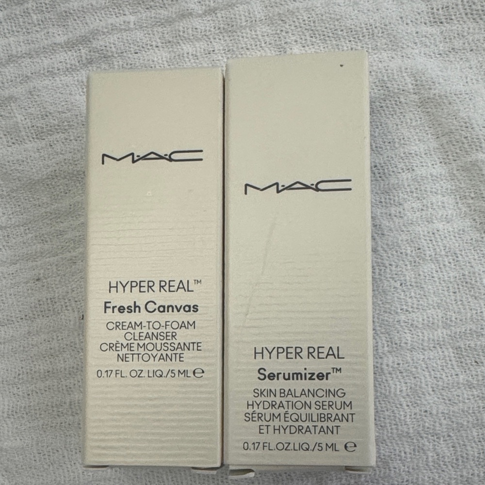 MAC Cosmetics Hyper Real Fresh Canvas Cleanser and Serumizer Set